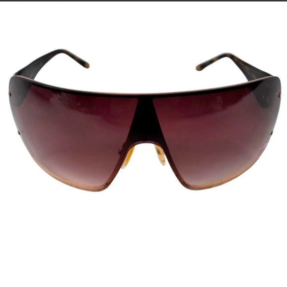 VersaceMOD 2126 1002/13
Gold with Tortoiseshell Arms
Brown gradient - Picture 1 of 9